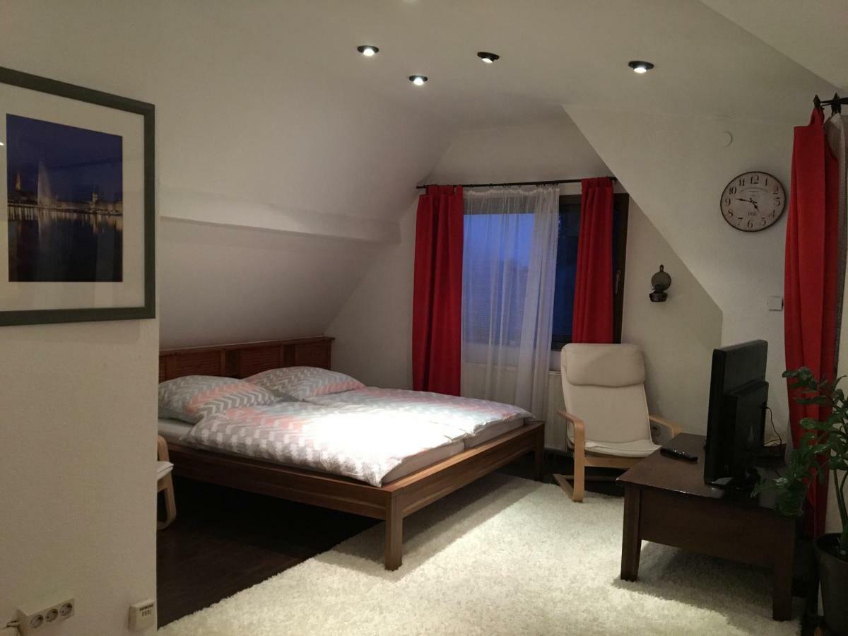 Studio - Hh Airport Bed & Breakfast Hamburg Luaran gambar